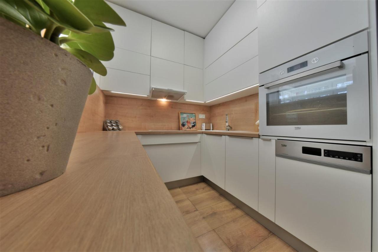 Big 75M2 Next To Opera Building In Direct Centrum, Air-Conditioned, Balcony, 24H Self Checking Banská Bystrica Extérieur photo